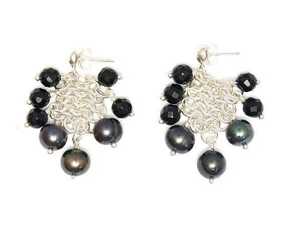 Queen's Earrings Queen's Earrings