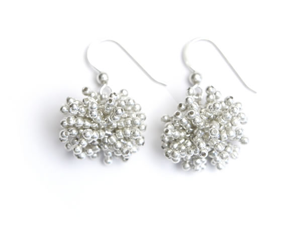 Pom pom Earrings (pearl)